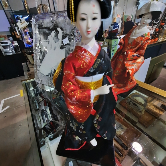 Asian dolls - Picture 2 of 3